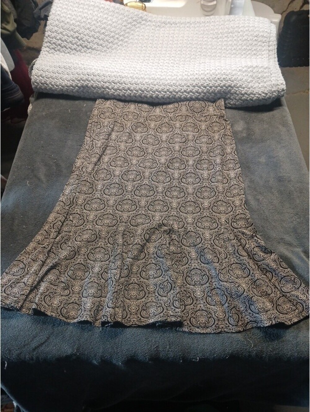 Harold’s Size Med Black Paisley Midi Flounce Skirt